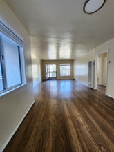 7032 La Tijera Blvd in Los Angeles, CA - Foto de edificio - Building Photo