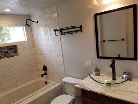 73-1097-1097 Ahulani St in Kailua Kona, HI - Building Photo