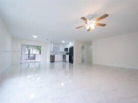5400 NW 18th St, Unit 3N in Lauderhill, FL - Building Photo