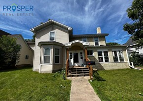 1236 S Farwell St in Eau Claire, WI - Building Photo