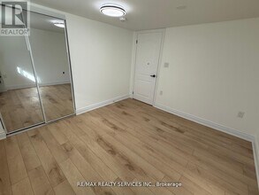 234 Morden Rd in Oakville, ON - Building Photo - Building Photo