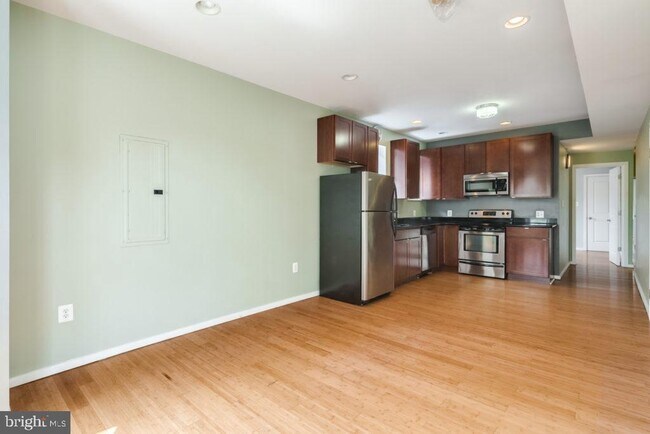 5035 Walton Ave in Philadelphia, PA - Building Photo - Building Photo