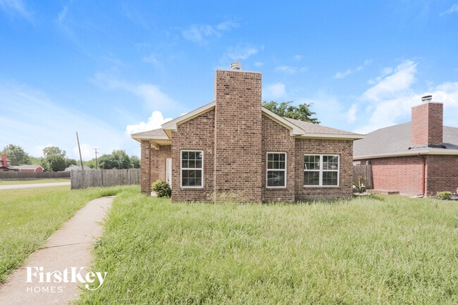 property at 1633 Mockingbird Ln
