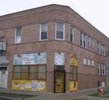 4048 W Hirsch St in Chicago, IL - Building Photo