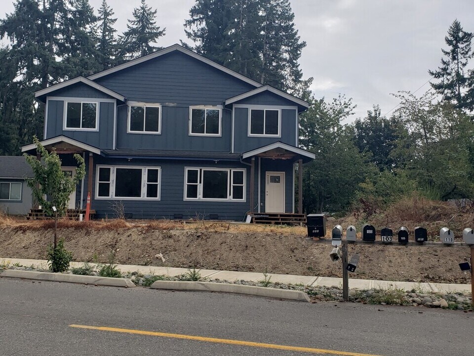 2327 Sidney Ave in Port Orchard, WA - Foto de edificio