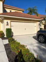 7877 Clemson St, Unit 202 in Naples, FL - Building Photo