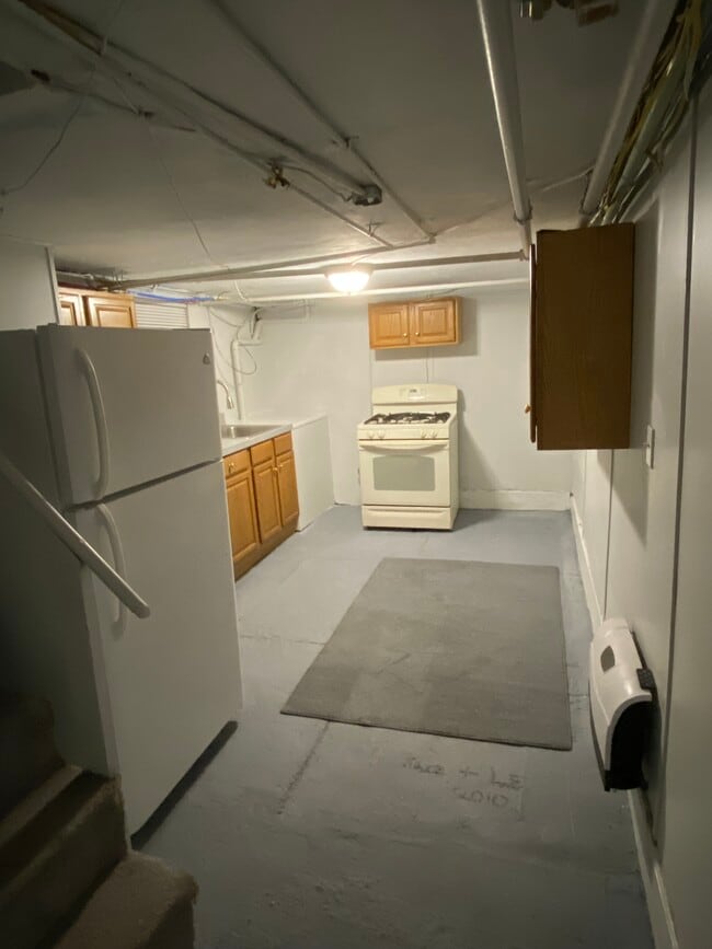 1720 N 62nd St, Unit Basement Large Eff in Philadelphia, PA - Foto de edificio - Building Photo