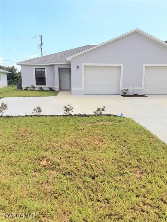 1407 SE 8th Pl in Cape Coral, FL - Building Photo