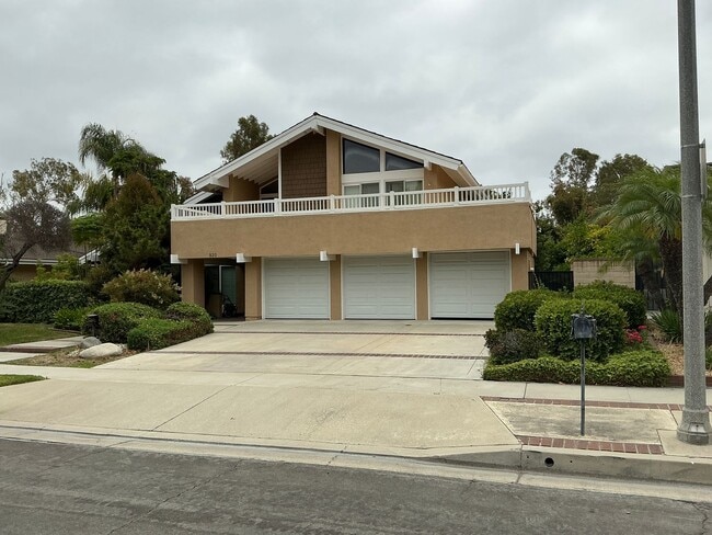 property at 1920 Alto Ln
