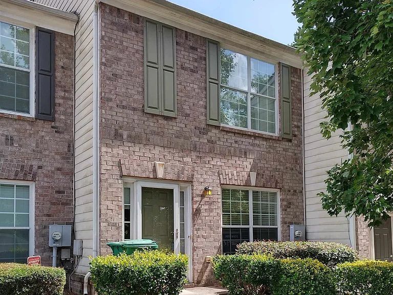 2810 Parkway Cove in Lithonia, GA - Foto de edificio