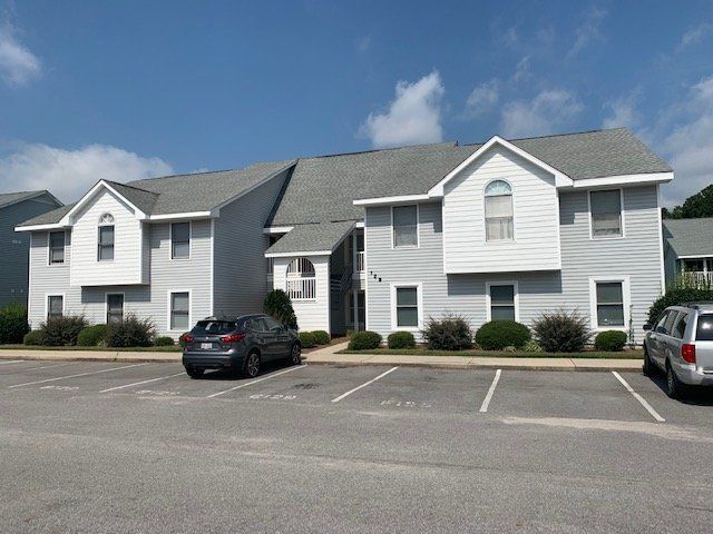 129 W Victoria Ct