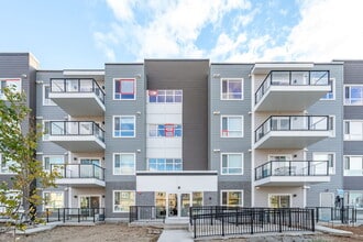 33 Carringham Gate NW in Calgary, AB - Building Photo - Building Photo