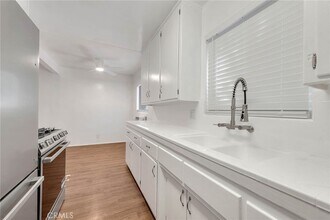 14728 W Magnolia Blvd in Sherman Oaks, CA - Building Photo - Building Photo