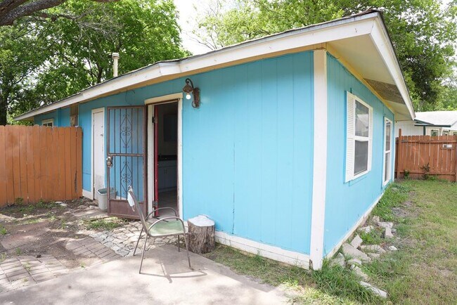 1302 Begonia Terrace in Austin, TX - Building Photo - Building Photo