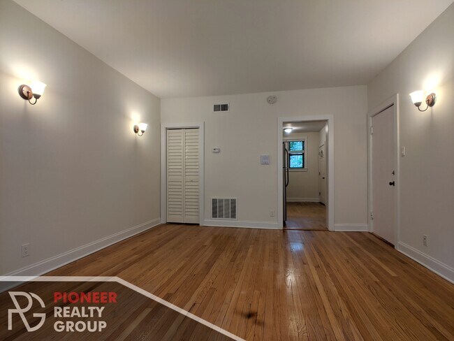 4036 N Ashland Ave, Unit 36-2E in Chicago, IL - Building Photo - Building Photo