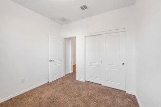 6662 S Cut Bow Dr in Tucson, AZ - Building Photo - Building Photo