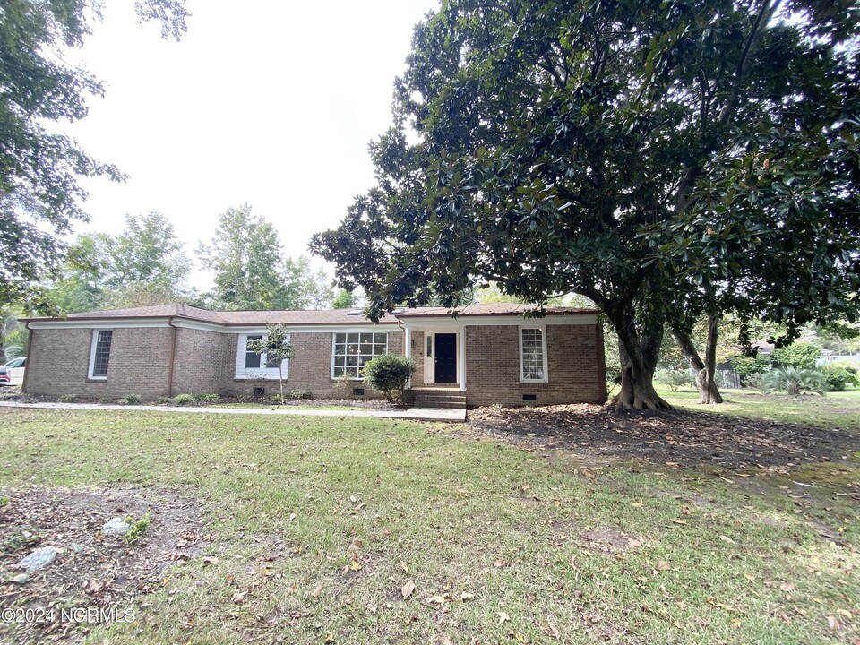 2 Crane Ct SW in Carolina Shores, NC - Building Photo