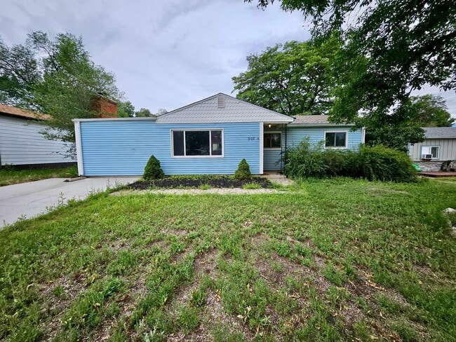 307 Redwood Dr