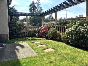 1067 5th Ave S in Edmonds, WA - Building Photo - Building Photo