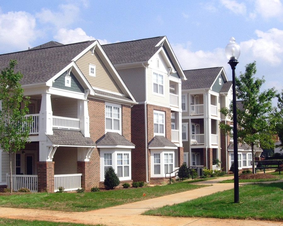 Montgomery Gardens in Charlotte, NC - Foto de edificio