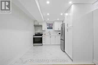 38 Maple Crown Terrace in Barrie, ON - Building Photo - Building Photo