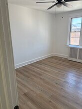 2111 N Wanamaker St, Unit 2 in Philadelphia, PA - Foto de edificio - Building Photo