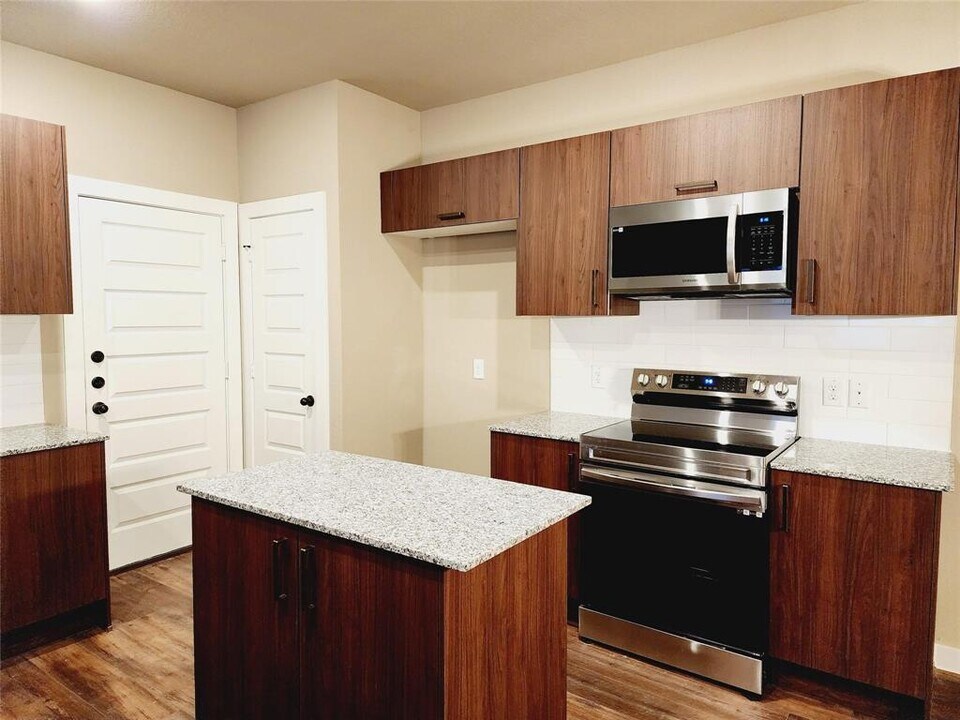 9736 Grosbeak Ln in Magnolia, TX - Building Photo