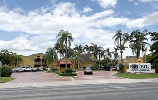 9731 Fontainebleau Blvd in Miami, FL - Building Photo