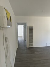 1756 N Normandie Ave, Unit A in Los Angeles, CA - Foto de edificio - Building Photo