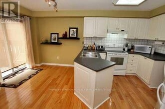 6119 Clover Ridge Crescent in Mississauga, ON - Building Photo - Building Photo