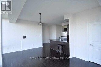 3525 Kariya Dr in Mississauga, ON - Building Photo - Building Photo