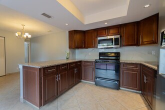 1522 Shaker Cir in Wellington, FL - Foto de edificio - Building Photo