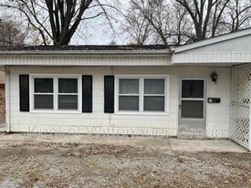 4 Hickory Ct in O'Fallon, IL - Building Photo