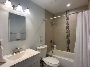 4985 Comanche Dr, Unit 4 in La Mesa, CA - Building Photo - Building Photo