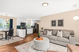 18435 Sharon Ln in Roseville, MI - Foto de edificio - Building Photo