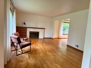 2021 Taft Ave in Bremerton, WA - Building Photo - Building Photo