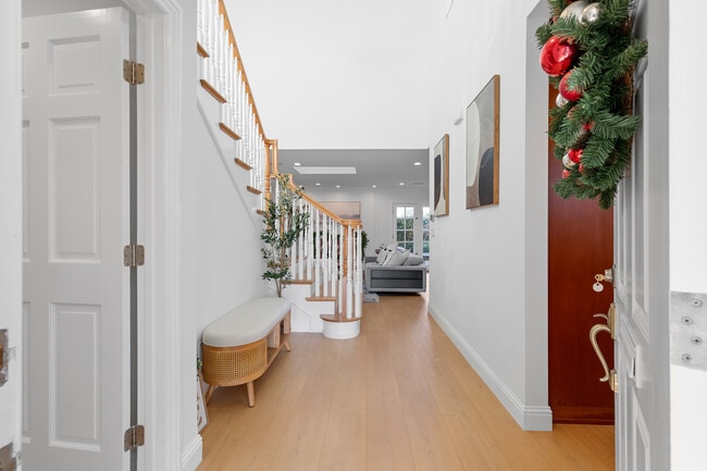 17131 Autumn Cir in Huntington Beach, CA - Building Photo - Building Photo