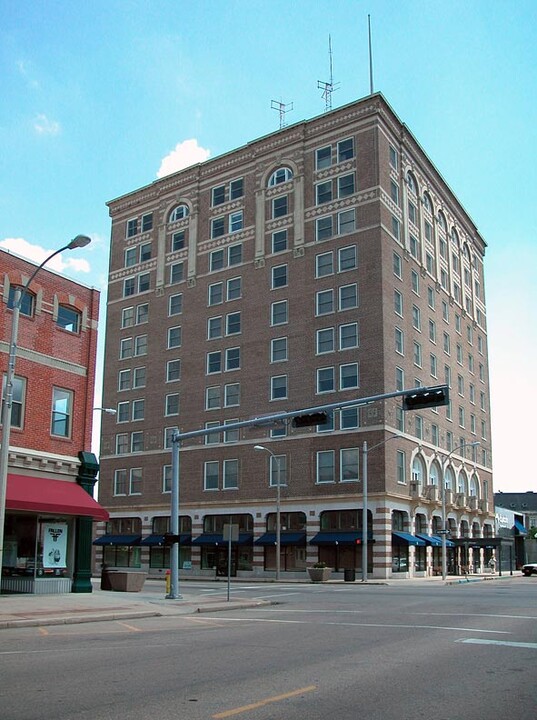 123 N Locust St, Unit 405 in Grand Island, NE - Building Photo