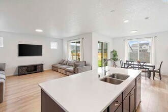 308 Ruby Ave in Grandview, WA - Building Photo - Building Photo