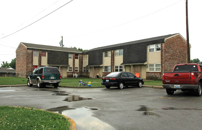 Shelby Manor Apartments in Shelbyville, KY - Building Photo - Building Photo