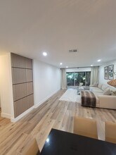 9442 Oakburst Ln in Tamarac, FL - Building Photo - Building Photo