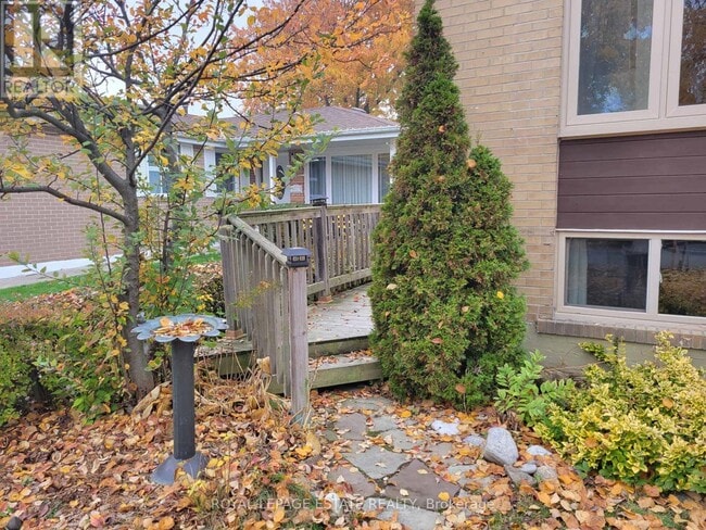 256 Sylvan Ave in Toronto, ON - Building Photo - Building Photo