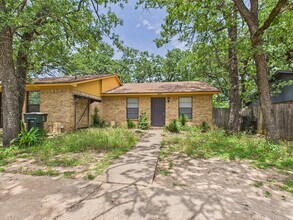2855 Forest Bend Dr in Bryan, TX - Building Photo - Building Photo