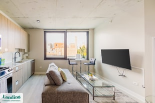 4611 N Broadway in Chicago, IL - Building Photo