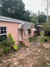 1335 NE 182nd St in North Miami Beach, FL - Building Photo - Building Photo