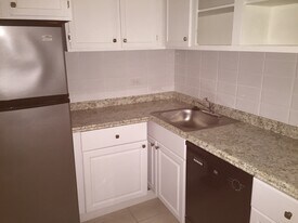 3740 Inverrary Dr, Unit 2C in Lauderhill, FL - Building Photo