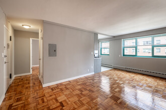 Maple Gardens in Irvington, NJ - Building Photo - Interior Photo