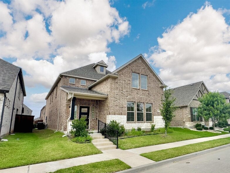 2021 Meliana Dr in Oak Point, TX - Foto de edificio