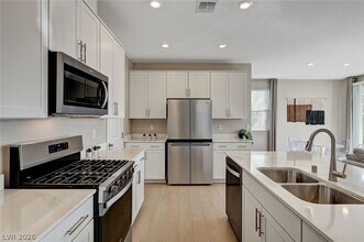 10029 Luna River Ave in Las Vegas, NV - Building Photo - Building Photo