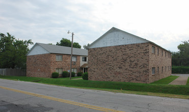 Candy Arms Apartments in Tulsa, OK - Building Photo - Building Photo